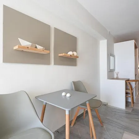 White W2 New In Apartment Naousa (Paros)