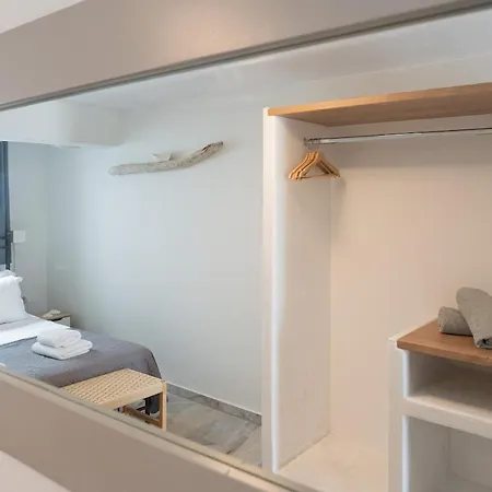 Apartment White W2 New In Naousa (Paros)