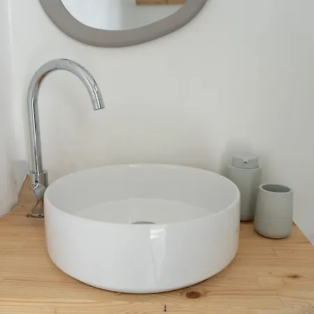 White W2 New In Apartment *