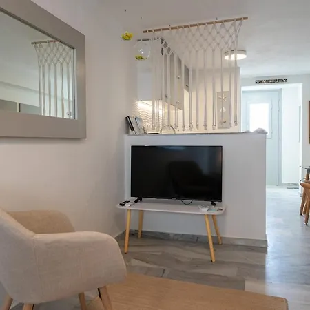 White W2 New In Apartment Naousa (Paros)