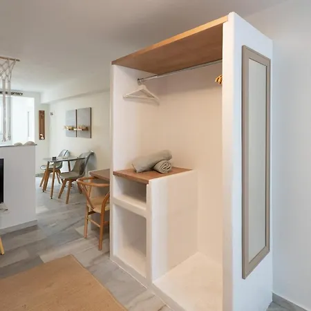 Apartment White W2 New In Naousa (Paros)