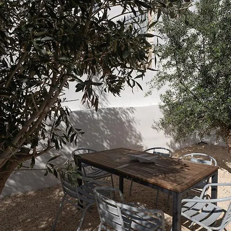 White W2 New In Apartment