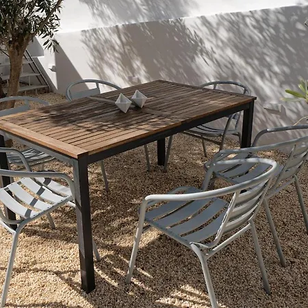 White W2 New In Apartment Naousa (Paros)