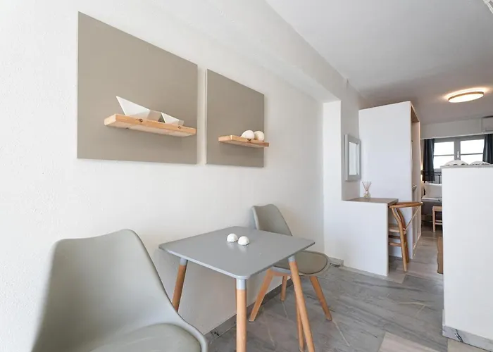 White W2 New In דירה נאוסה