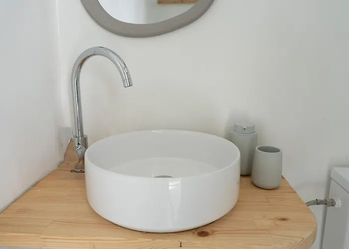 White W2 New In דירה *