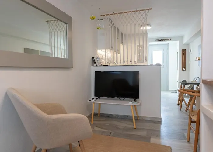 White W2 New In דירה נאוסה