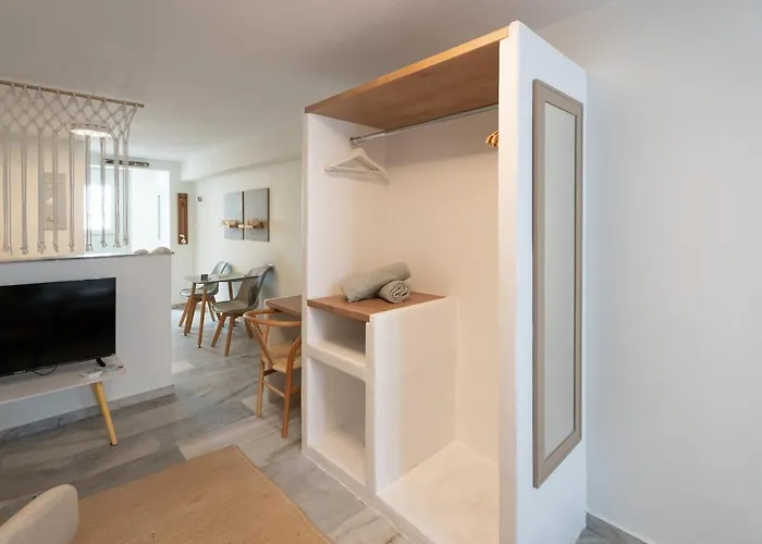 דירה White W2 New In נאוסה