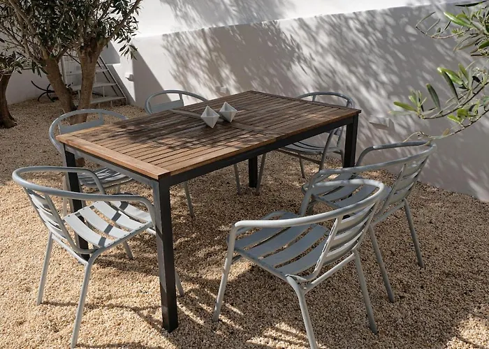 White W2 New In דירה נאוסה